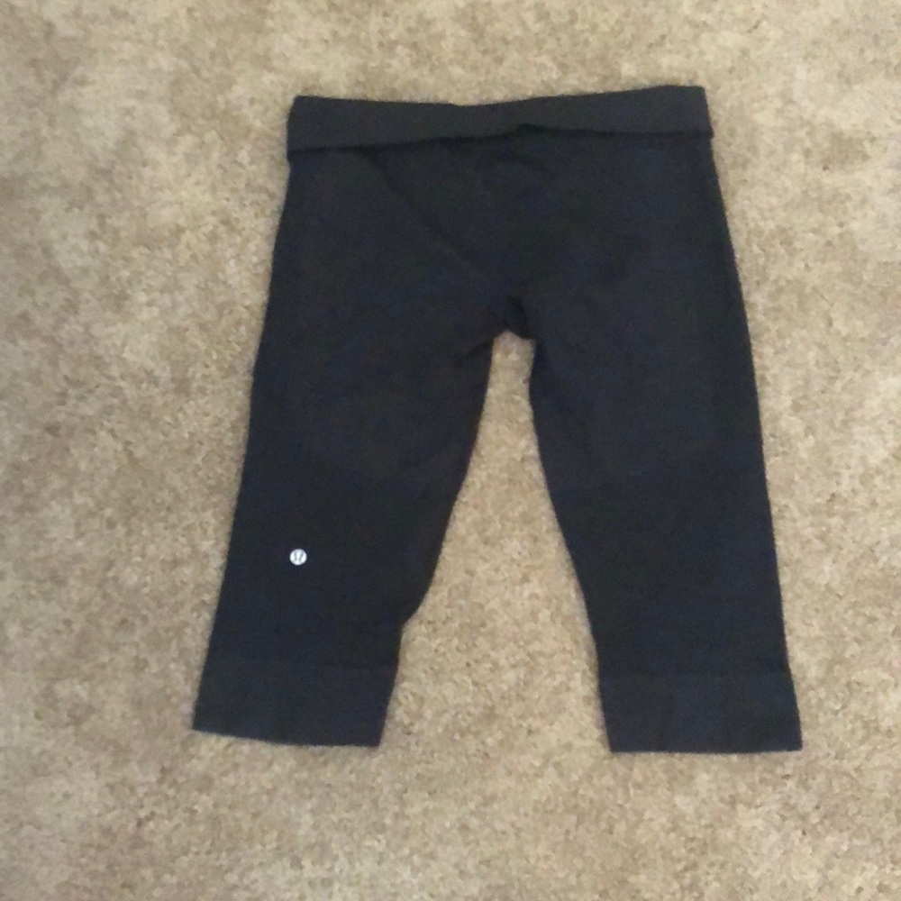 LULULEMON CAPRI LEGGINGS